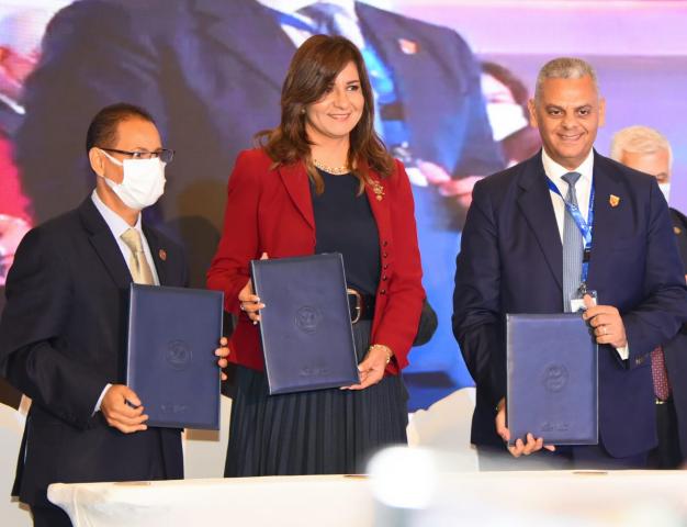 خلال التوقيع