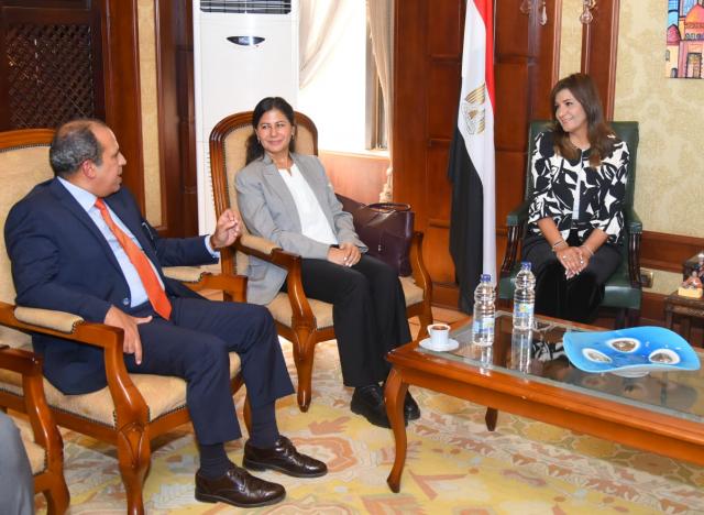 وزيرة الهجرة خلال الاجتماع