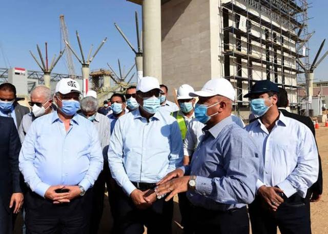 مدبولى خلال تفقده المشروع