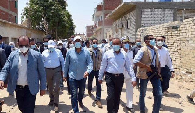 في طريقه للعودة من محافظة الأقصر: رئيس الوزراء يتابع أعمال تطوير منطقة مطار الأقصر والطرق المؤدية إليه .. ورفع كفاءة الكورنيش