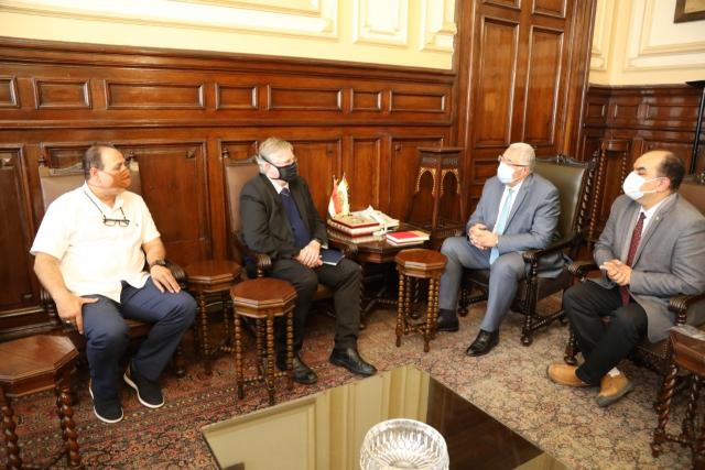 وزير الزراعة خلال الاجتماع