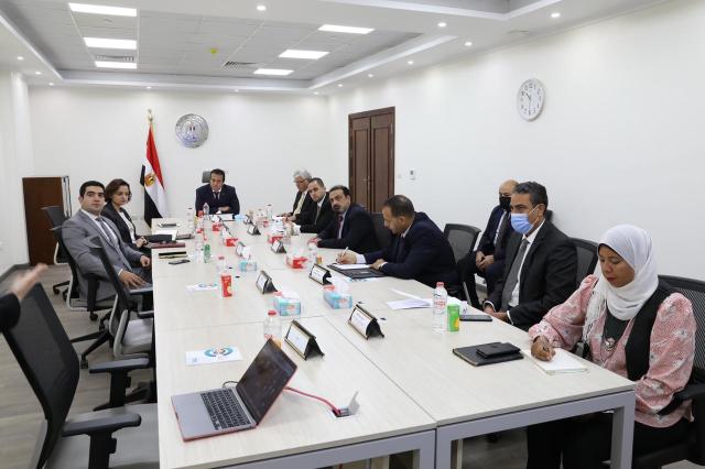 خلال الاجتماع