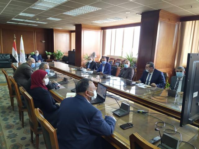 وزير الرى خلال الاجتماع