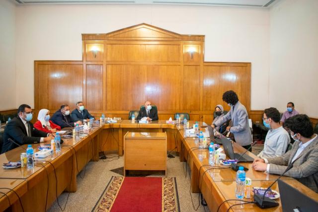 وزير الرى خلال المشاركة