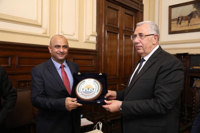 وزير الزراعة وأمين عام وزارة الزراعة الأردنية