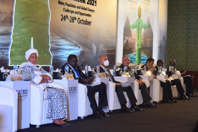 خلال الاجتماع