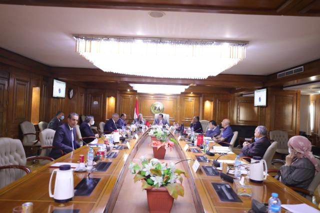 خلال الاجتماع