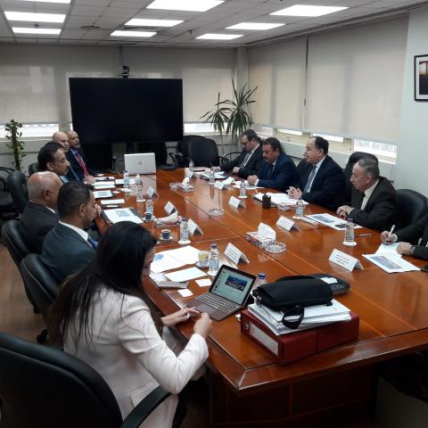 خلال الاجتماع