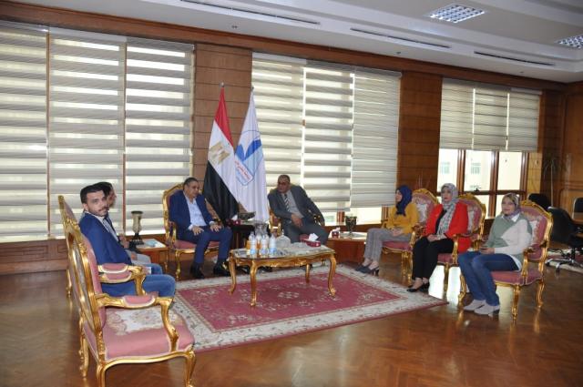 خلال الاجتماع