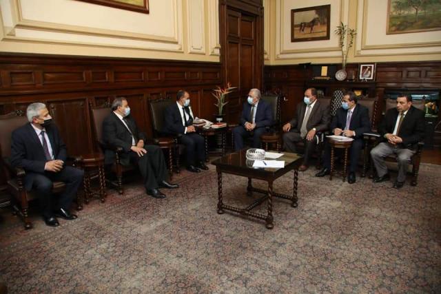 خلال الاجتماع