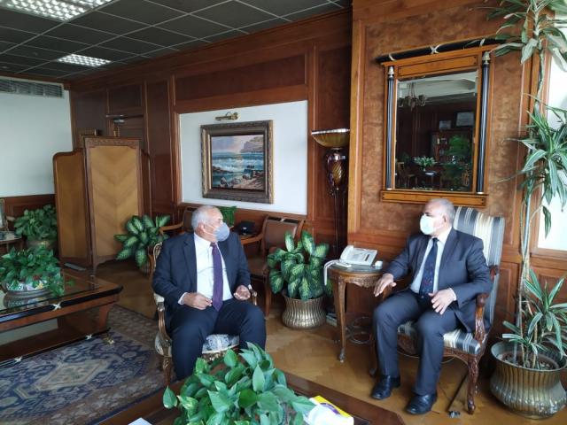 خلال الاجتماع