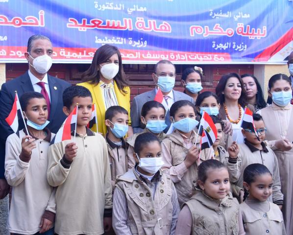 وزيرة الهجرة ومحافظ الفيوم