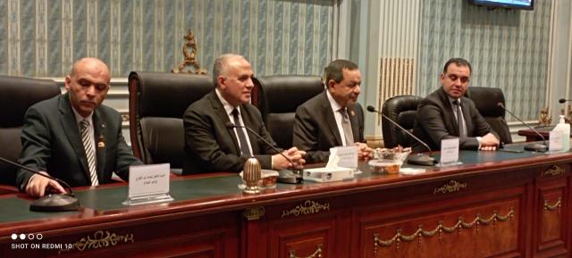 وزير الرى خلال الاجتماع