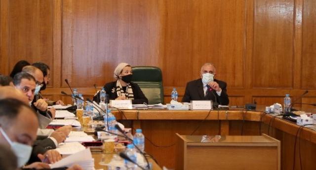 خلال الاجتماع