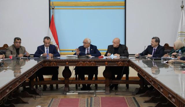 خلال الاجتماع