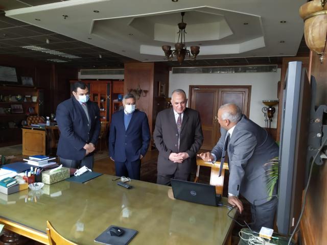 خلال الاجتماع