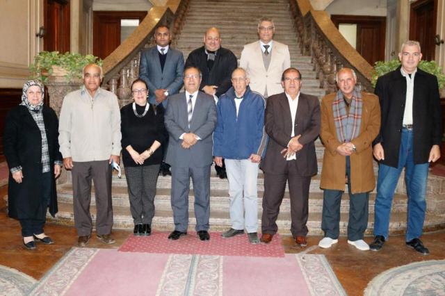 خلال الاجتماع