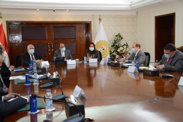 خلال الاجتماع