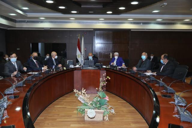 خلال الاجتماع