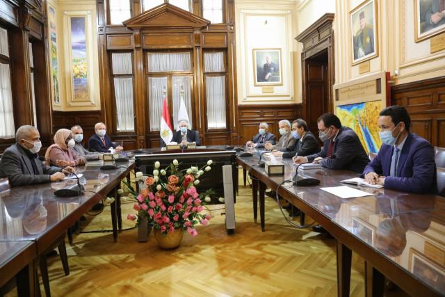 وزير الزراعة خلال الاجتماع