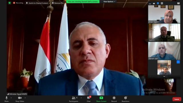 وزير الرى خلال الاجتماع