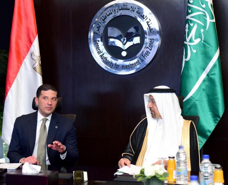 خلال الاجتماع