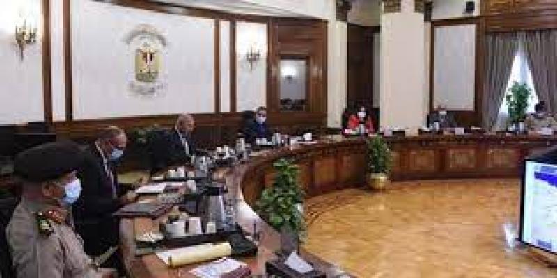 رئيس الوزراء يتابع توفير المواد الخام المحجرية اللازمة لتنفيذ مشروع القطار الكهربائي السريع