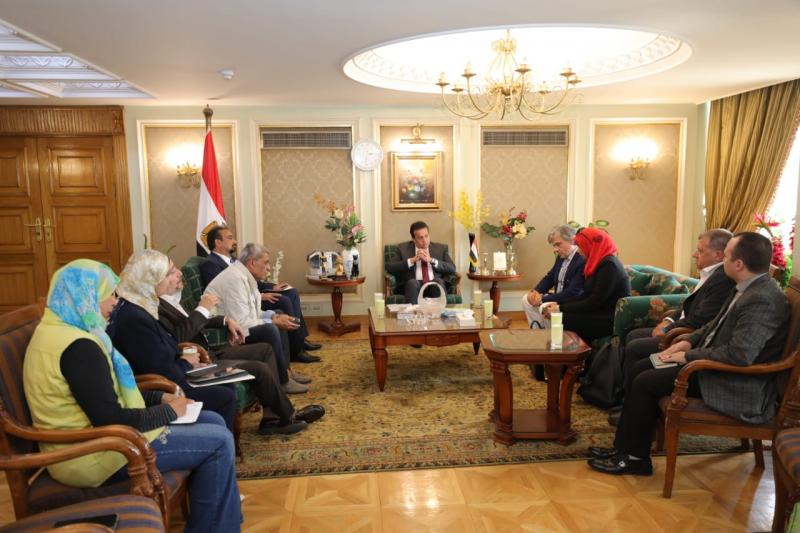 خلال الاجتماع