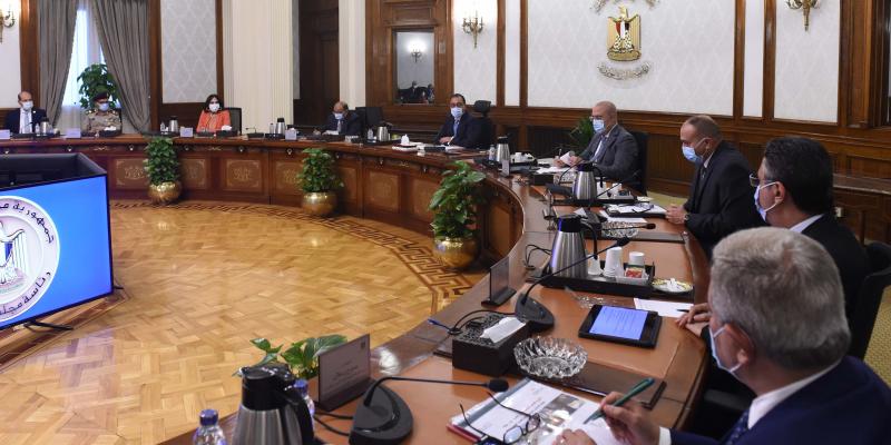 رئيس الوزراء يستعرض مقترحات إعداد حزمة حماية اجتماعية استثنائية تنفيذاً لتوجيهات الرئيس