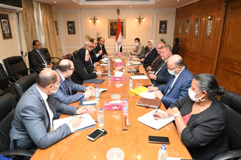 خلال الاجتماع