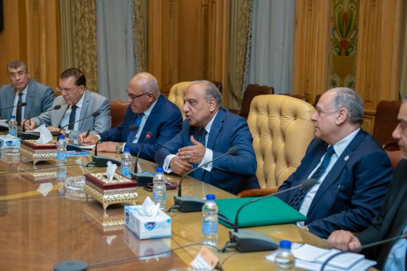 نائب وزير الكهرباء يقوم بجولة تفقدية  للاطمئنان على استعدادات قطاع الكهرباء لقمة المناخ COP 27