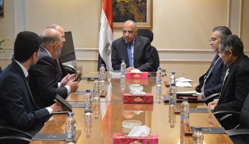 خلال الاجتماع