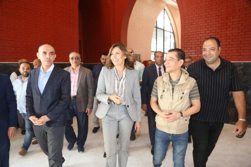 وزيرة الثقافة تتفقد قصر ثقافة روض الفرج