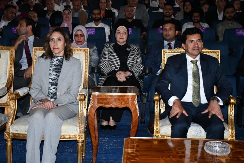 تكريم وزيرة الثقافة في افتتاح بطولة العالم لرماية البندقية والمسدس