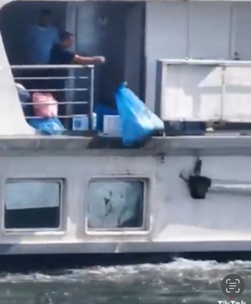 خلال إلقاء المخلفات فى نهر النيل