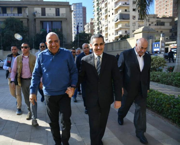 وزير قطاع الأعمال يتفقد شركة غزل المحلة