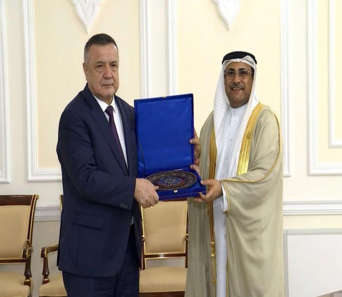خلال لقائه مع رئيس مجلس النواب الأوزبكي في طشقند: رئيس البرلمان العربي: العالمان العربي والإسلامي يمتلكان من عناصر القوة ما يجعلهما قوتين مؤثرتين على المستوى العالمي
