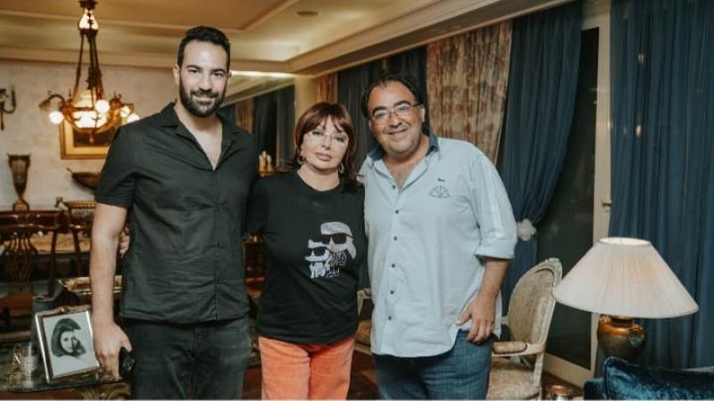 دموع نبيلة عبيد في فيلم تسجيلي عن ”قزاز”