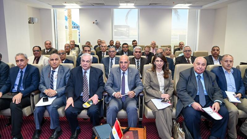 وزير الرى :يستعرض الخطة البحثية للمركز القومى لبحوث المياه