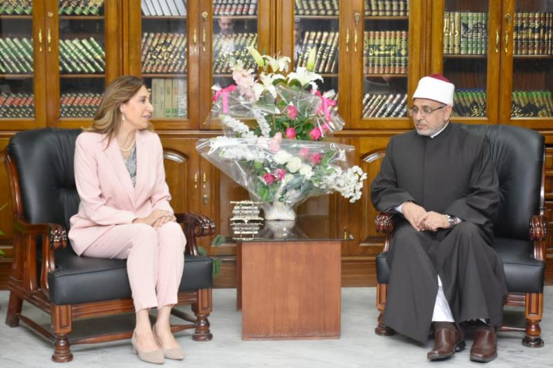 وزيرة الثقافة ومندوب الأزهر