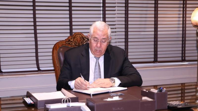 القصير يوجه الباحثين بايجاد حلول استباقية للمشكلات التى تواجه الزراعة