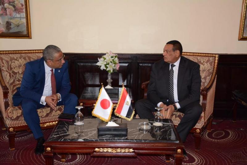 وزير التنمية المحلية والمحافظ