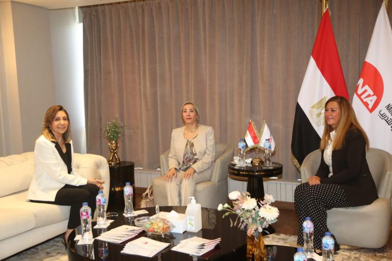 وزيرة الثقافة