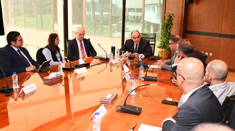 وزير التجارة والصناعة يترأس فعاليات اجتماع المائدة المستديرة لشركات الصناعات الغذائية