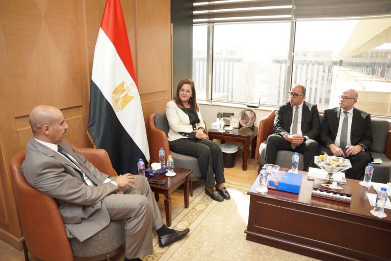 وزيرة التخطيط والتنمية الاقتصادية تلتقي المدير العام للمعهد العربي للتخطيط بالكويت لبحث تعزيز سبل التعاون