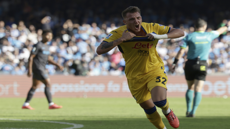 أتالانتا يلحق هزيمة قاسية بنابولي في عقر داره