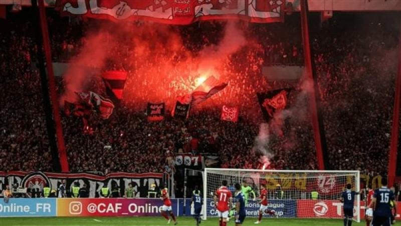 مفاجآت من جمهور الأهلي خلال استقبال بعثة الأهلي بالدوحة