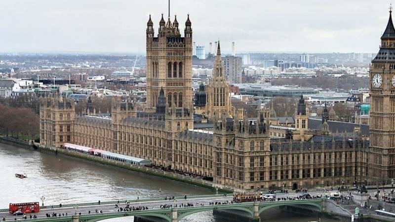 بريطانيا.. الشرطة تحقق في مزاعم إضافة مواد مخدرة في حانة البرلمان