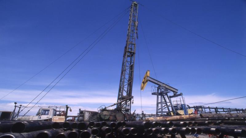 انخفاض أسعار النفط مع متابعة الأسواق لسياسة ترامب