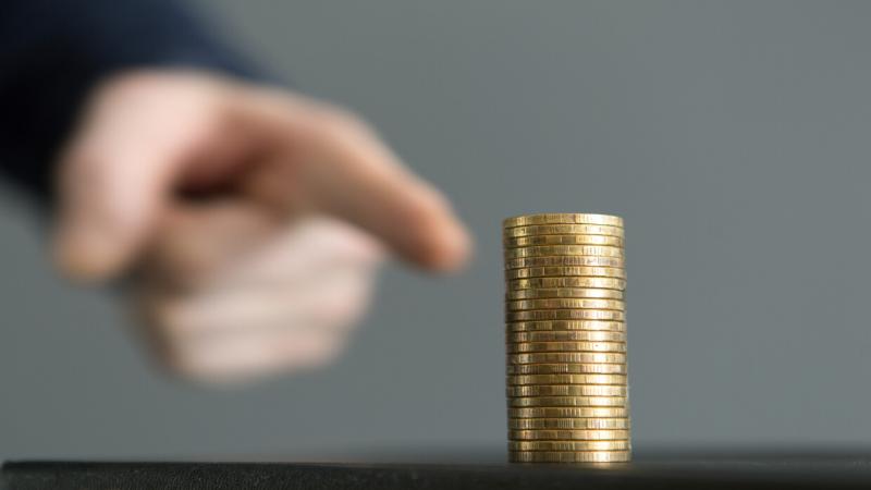 الروبل الروسي يصعد أمام الدولار إلى أعلى مستوى منذ 12 نوفمبر الماضي